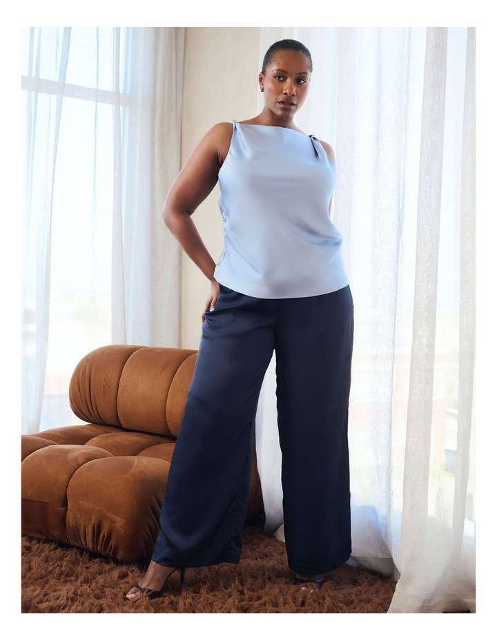 Monique Pant in Navy