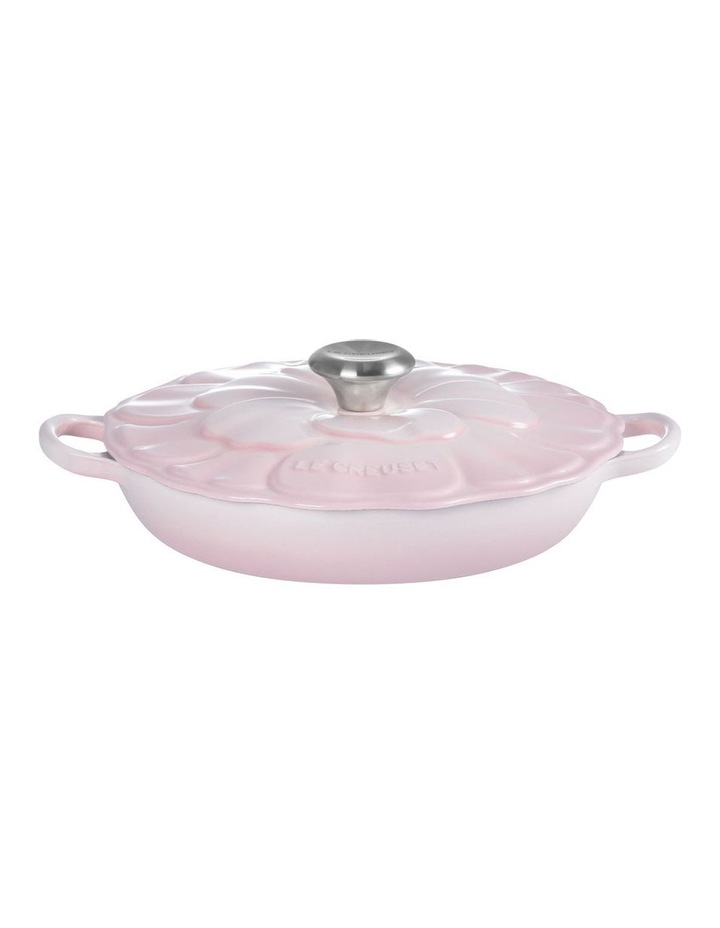 Petal Relief Shallow Casserole 26cm in Shell Pink