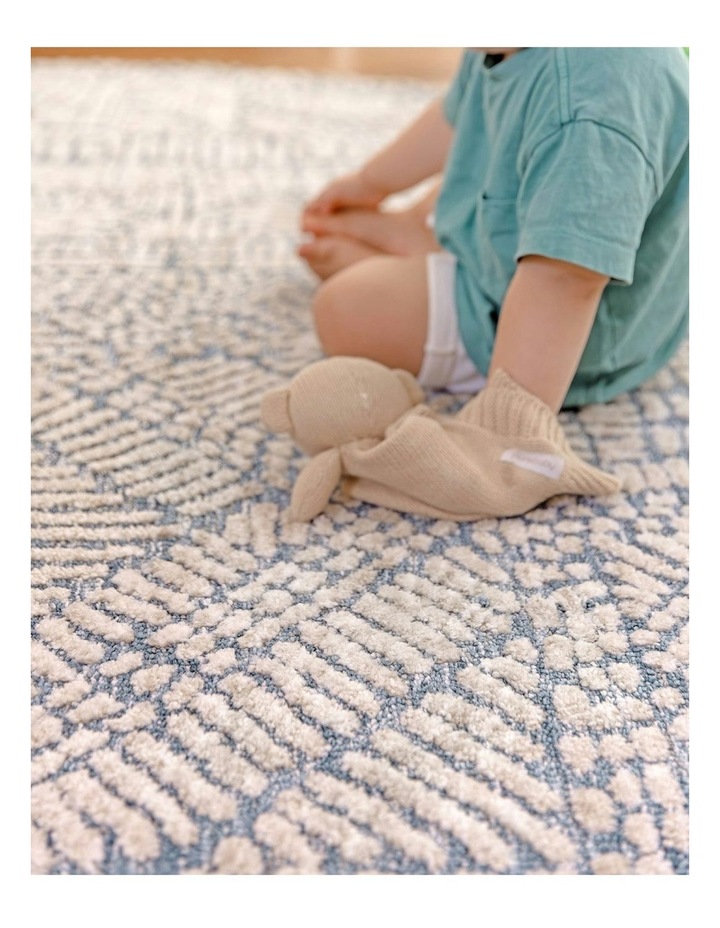 Karmen Geometric Patterned Round Rug in Blue